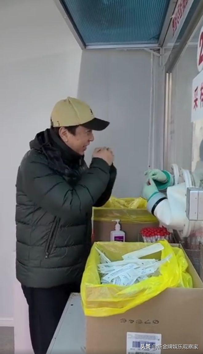 河南一感染者曾排队2小时做核酸(河南两地开展核酸检测)