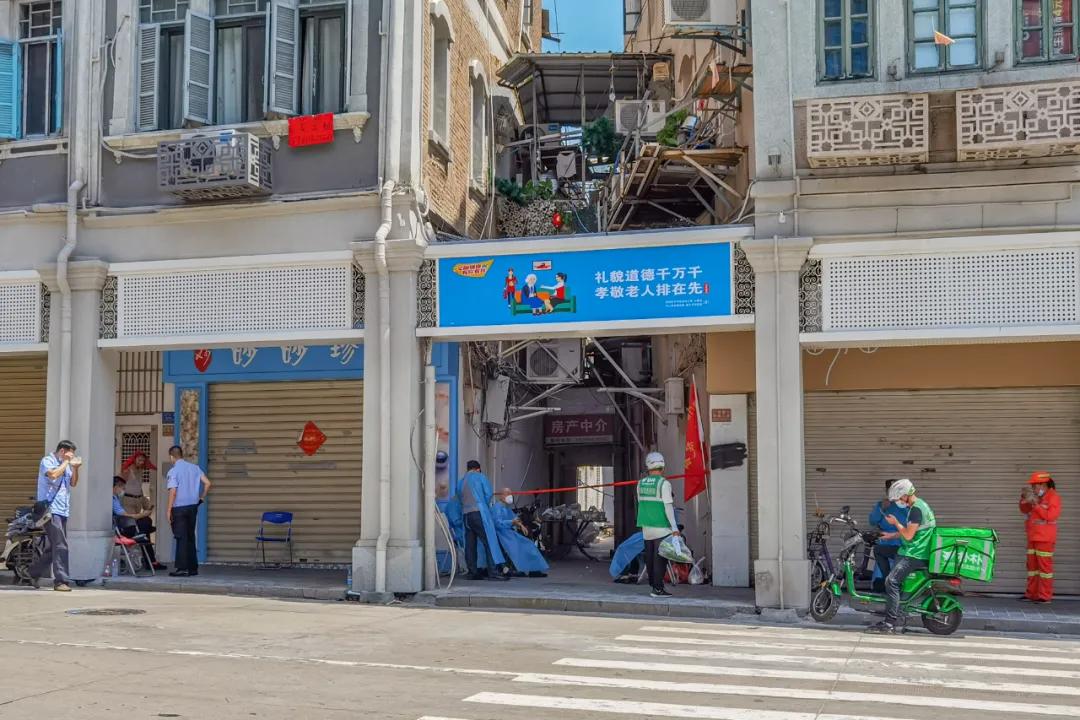 上海一地升为中风险地区/上海调整成中风险